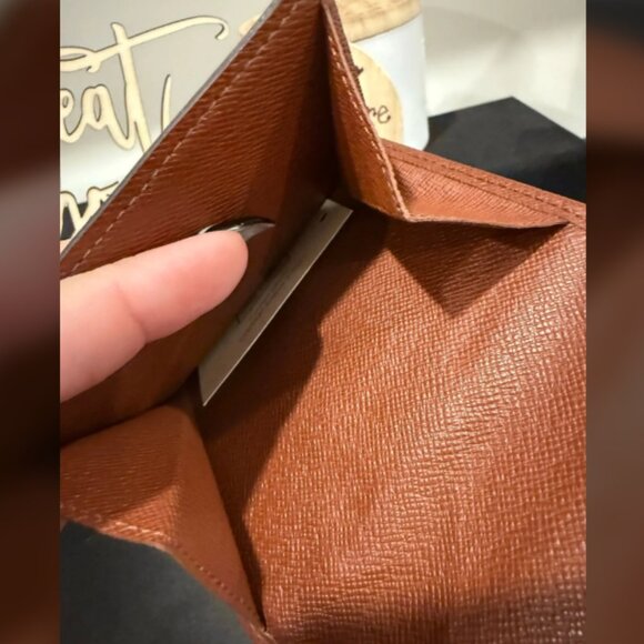 LV015. Louis Vuitton, Monogram, Elise, Bi-fold Wallet - Picture 5 of 5